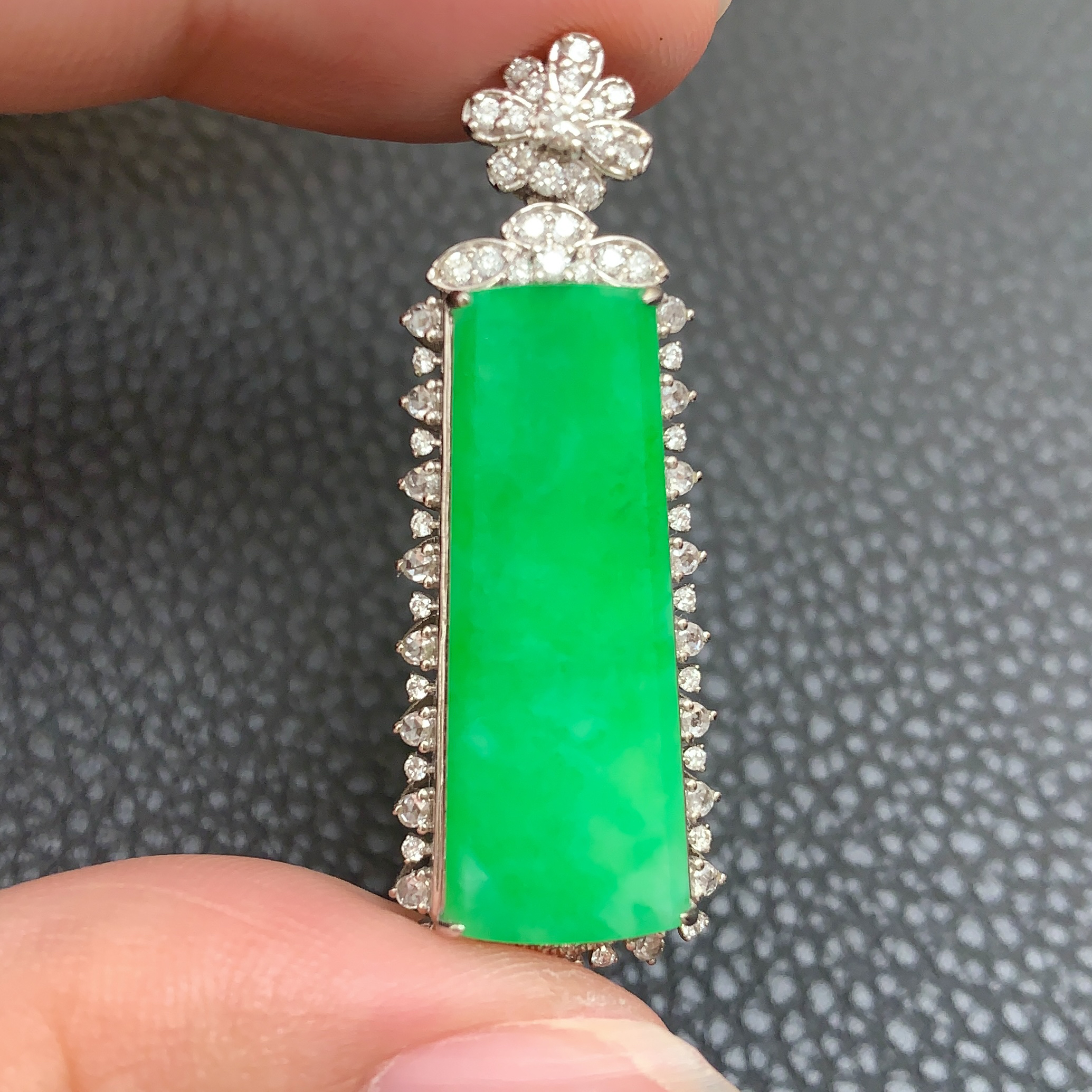 天然缅甸A货翡翠吊坠