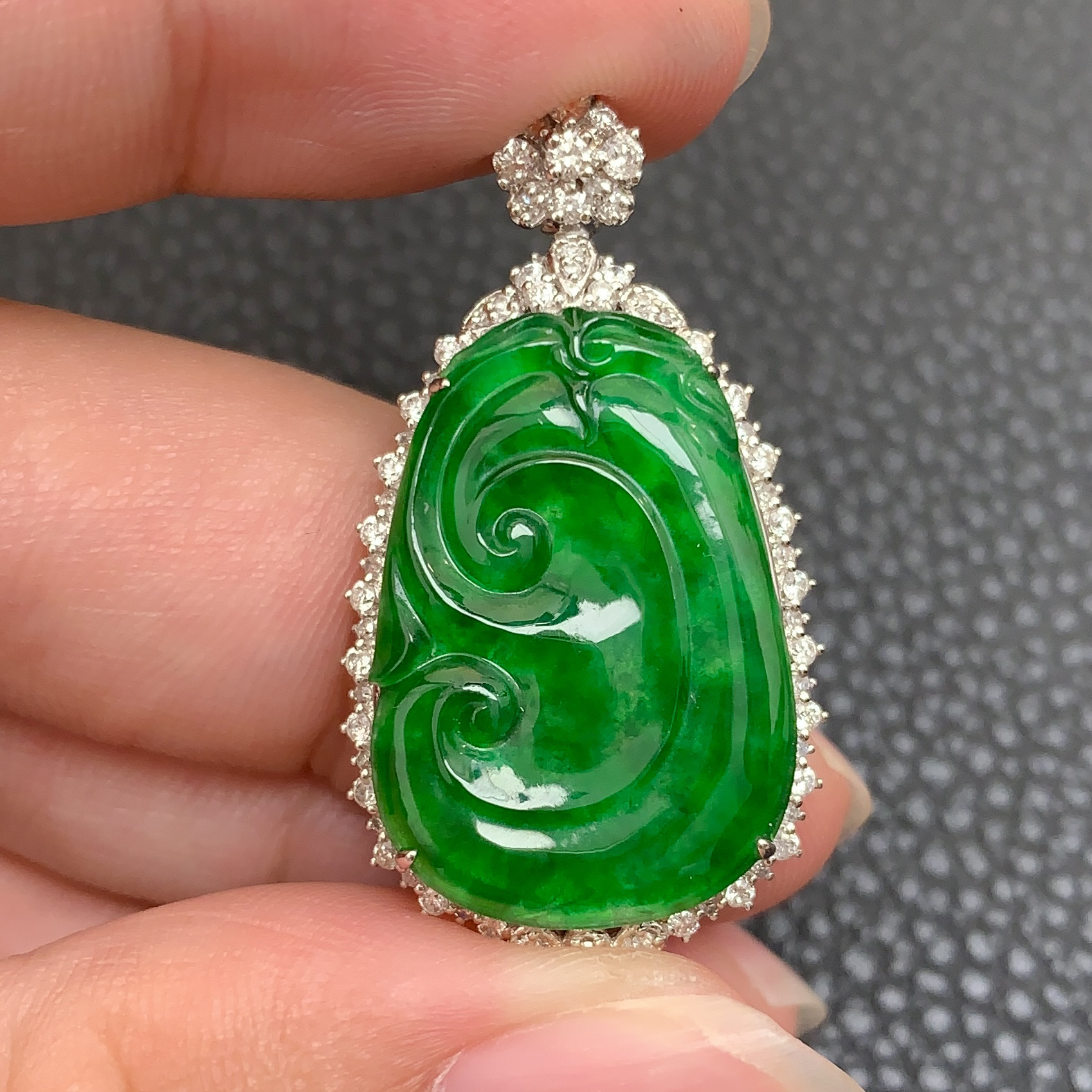 天然缅甸A货翡翠吊坠