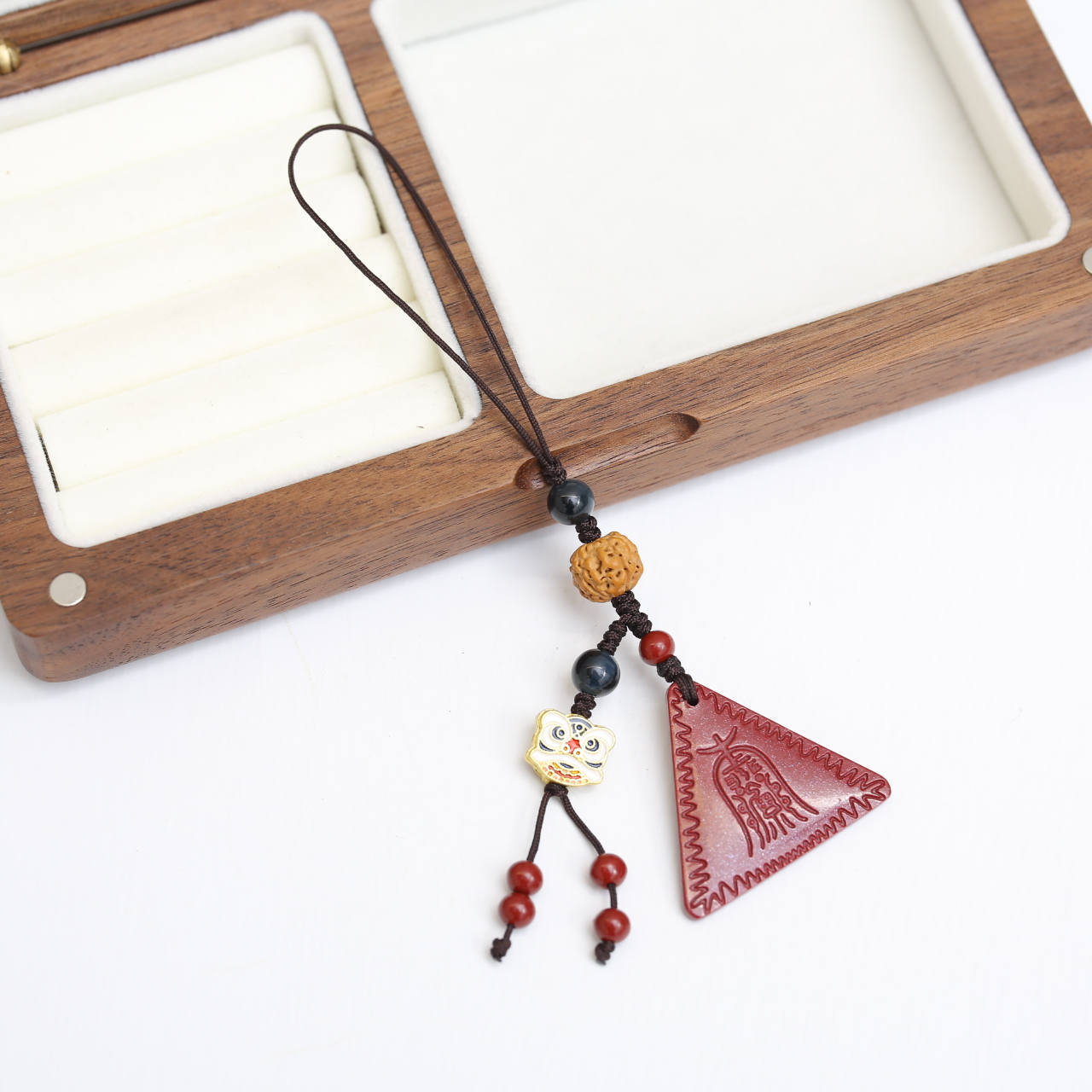 含辰砂工艺品【云边】紫金砂 本本年 太太牌 挂件（多样性发货）