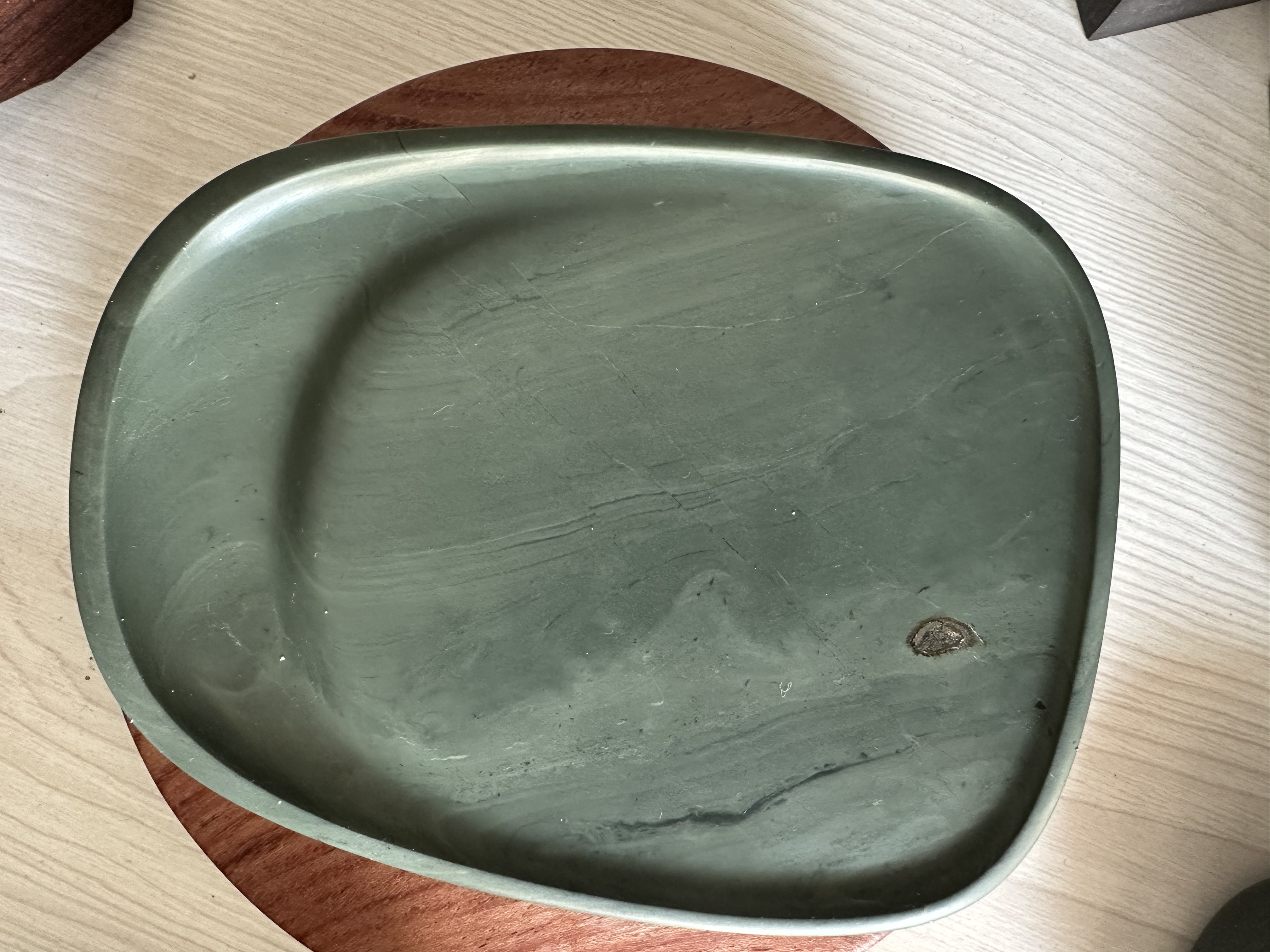 喇嘛崖老坑鸭头绿，带红木盒子，尺寸13/9.8/2.3洮砚