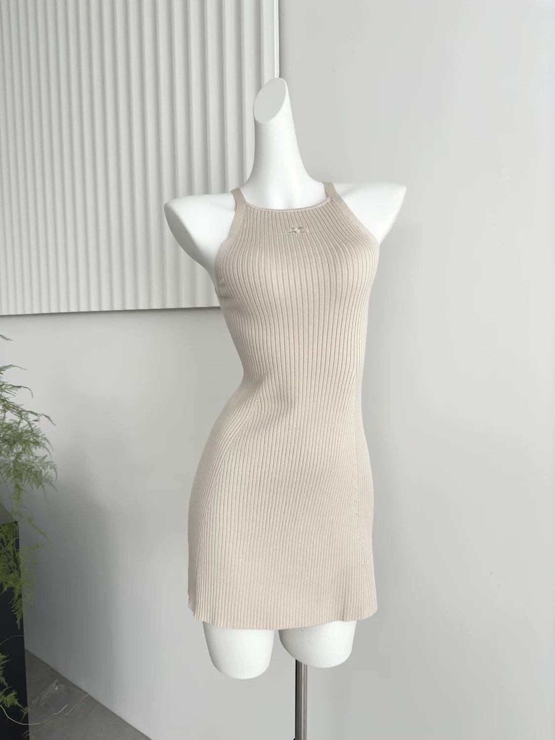 高端 气质针织吊带背心裙显瘦 显白