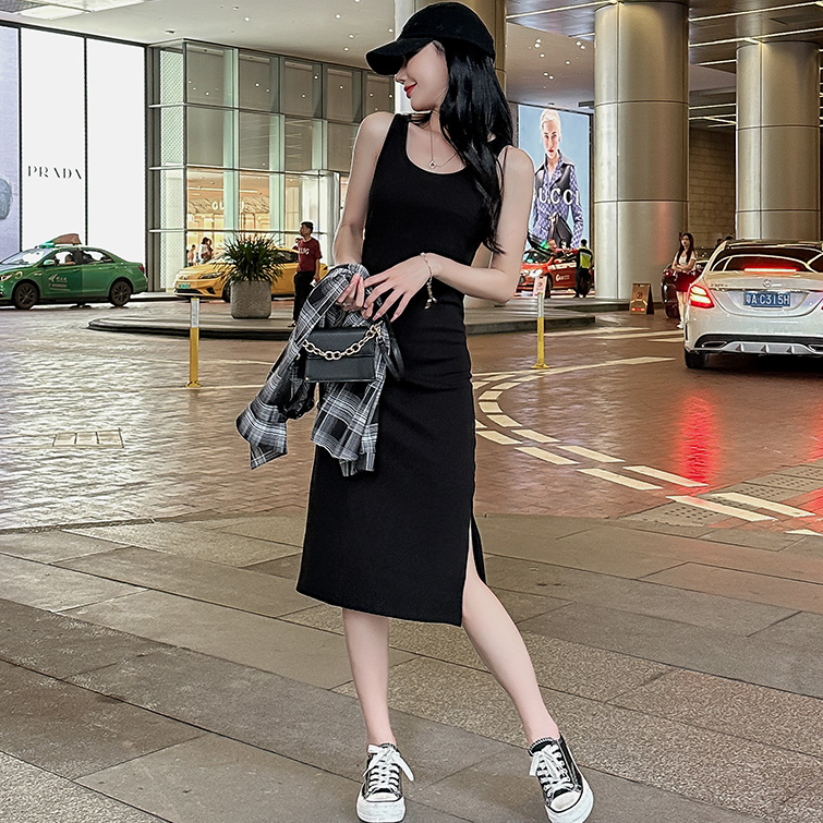 小个子女装秋季百搭显瘦打底吊带连衣裙中长款背心裙开叉小黑裙子