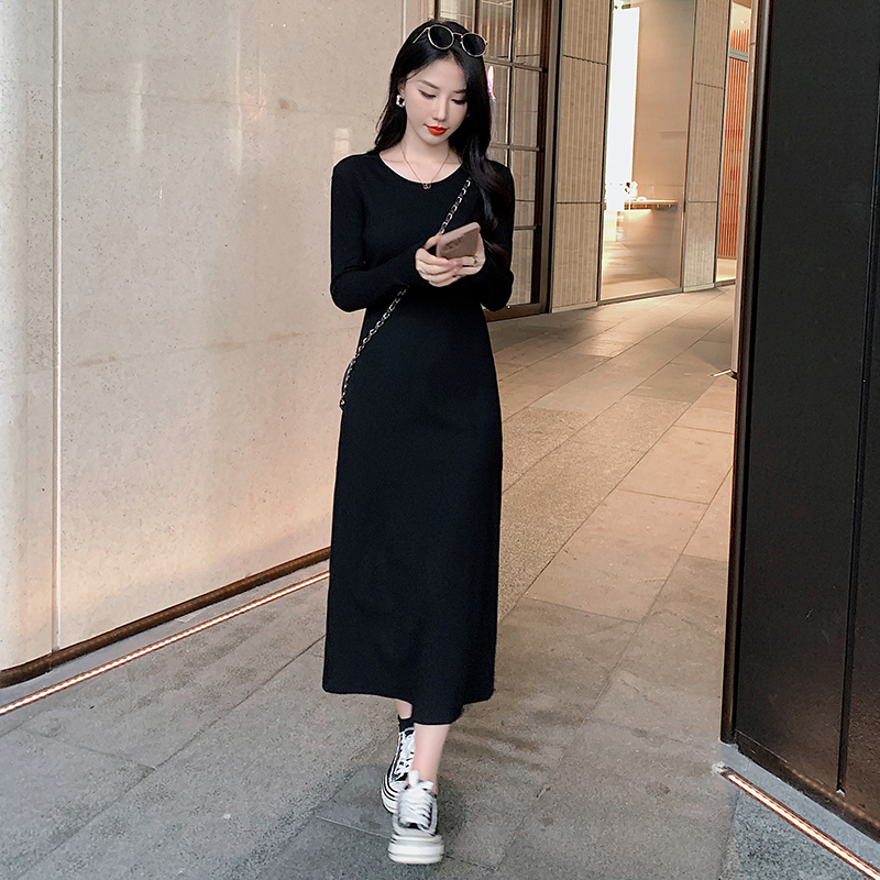 黑色打底连衣裙秋冬女2025新款超显身材冬天配大衣的裙子