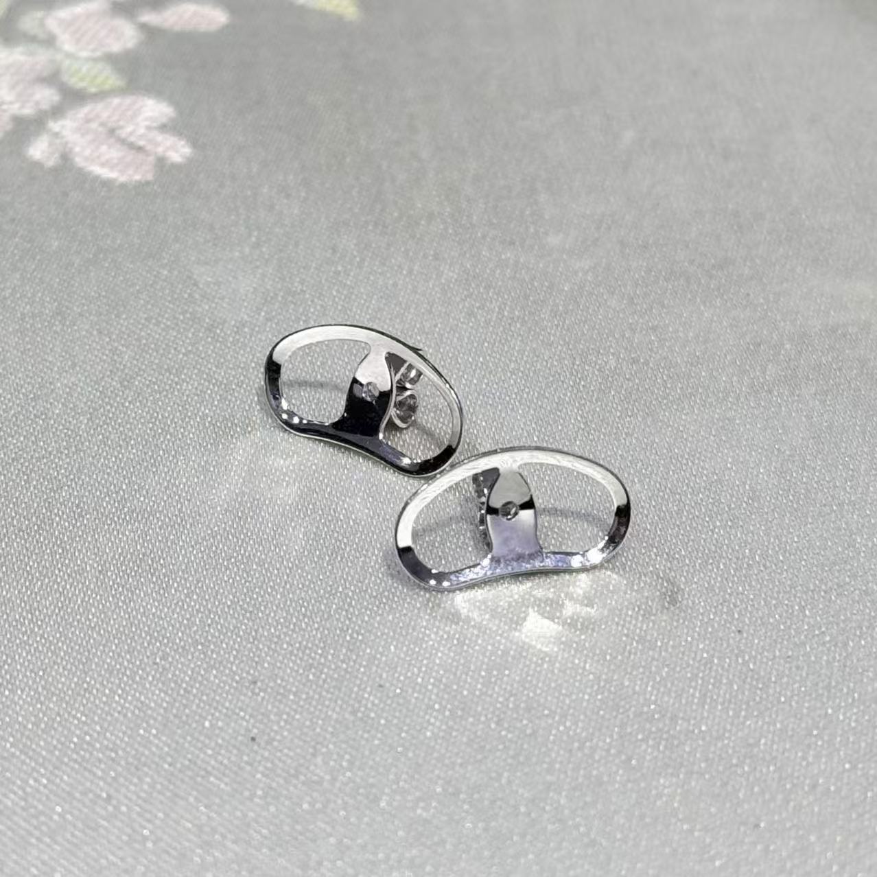 猪鼻子耳堵 18k金 k白