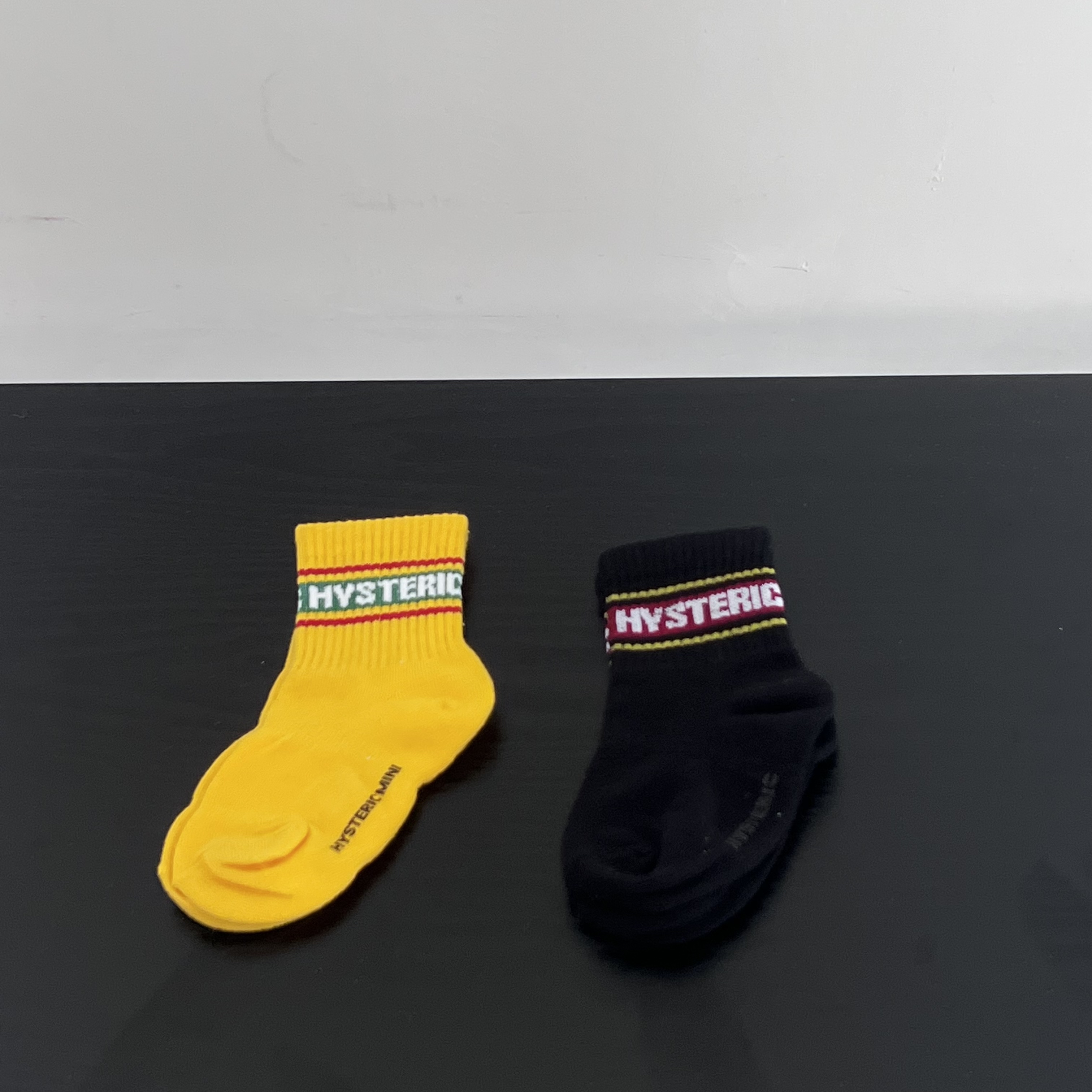 儿童时尚潮流定制黑色英文短袜纯棉潮袜休闲袜男女童袜子