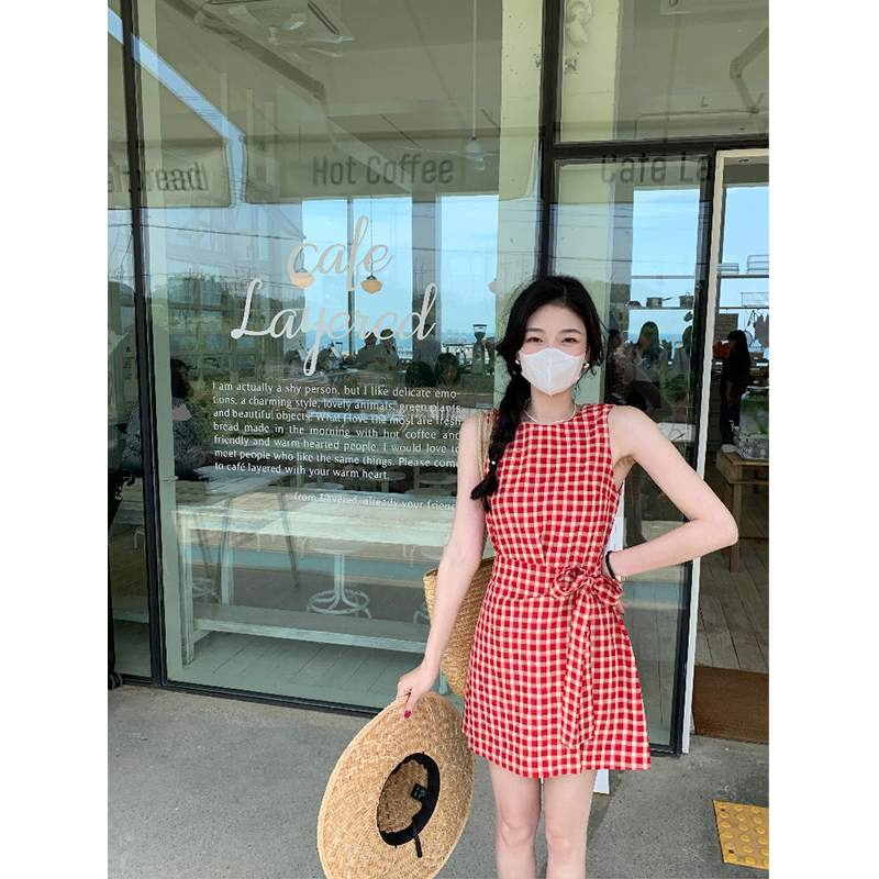 甜美红色复古格子超好看无袖背心裙法式收腰显瘦设计感高级连衣裙