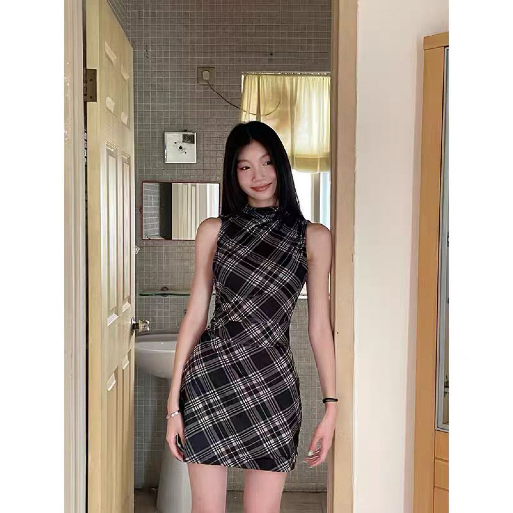 法式茶歇格子无袖背心连衣裙女2024夏季新款掐腰气质高级包臀短裙