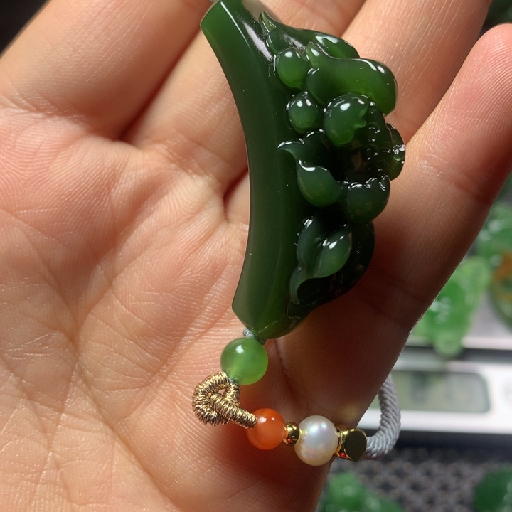 和田玉颈饰未镶嵌小****?