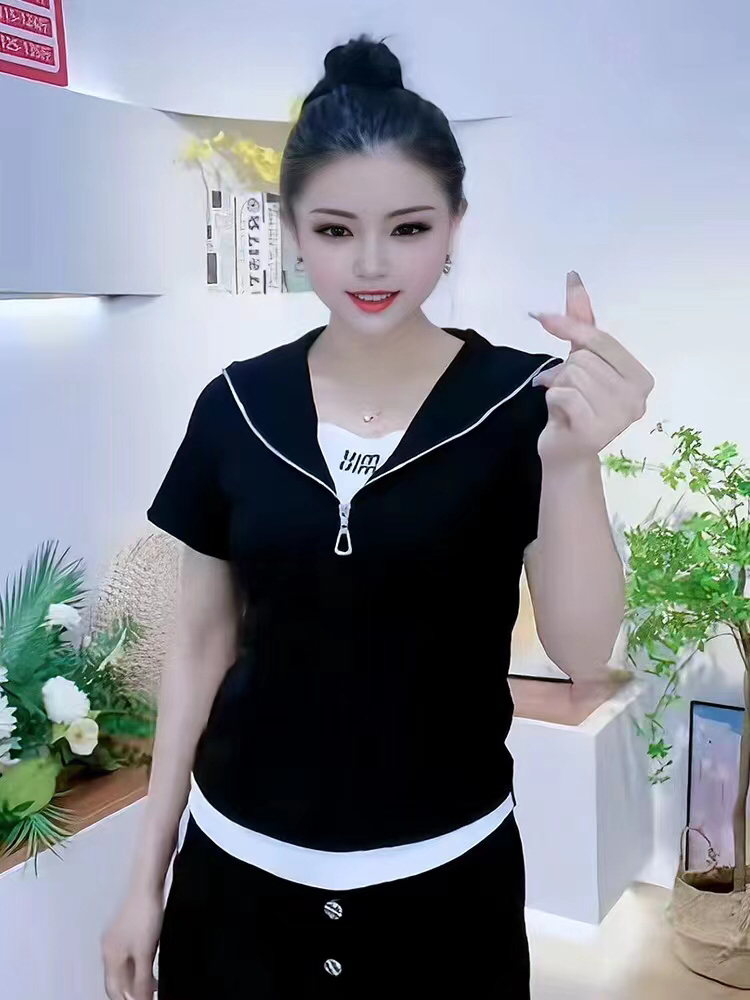 时尚新款半拉链领非常有特色气质女装，