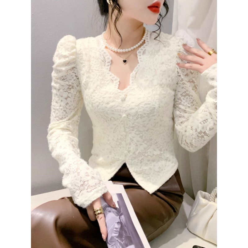 W蕾丝打底时尚大女主V领法式蕾丝2025秋百搭泡泡袖长袖上衣女显瘦