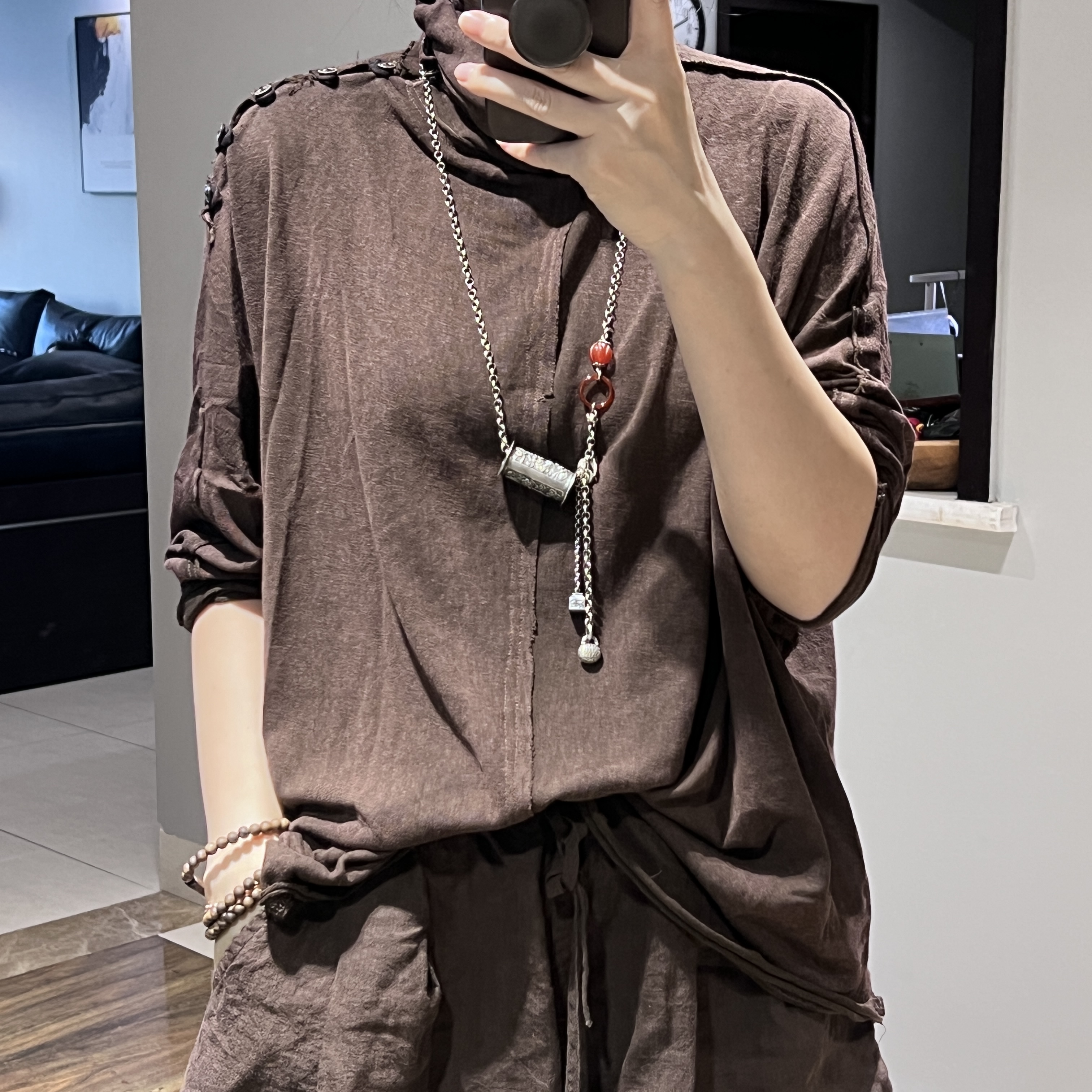 原创新品个性显瘦百搭时尚高品小众高领复古宽松多扣装饰打底衫