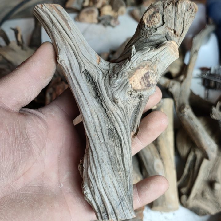 【闪购商品】崖柏根**人