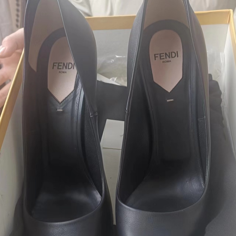 全新未使用 FENDI/芬迪 高跟鞋黑色 38.5码