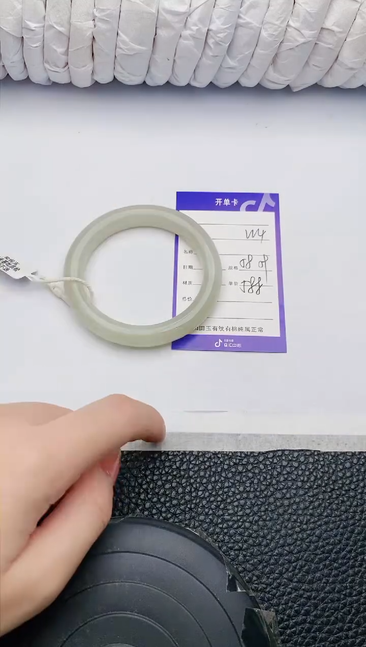 【闪购商品】和田玉手镯未镶嵌14微色差