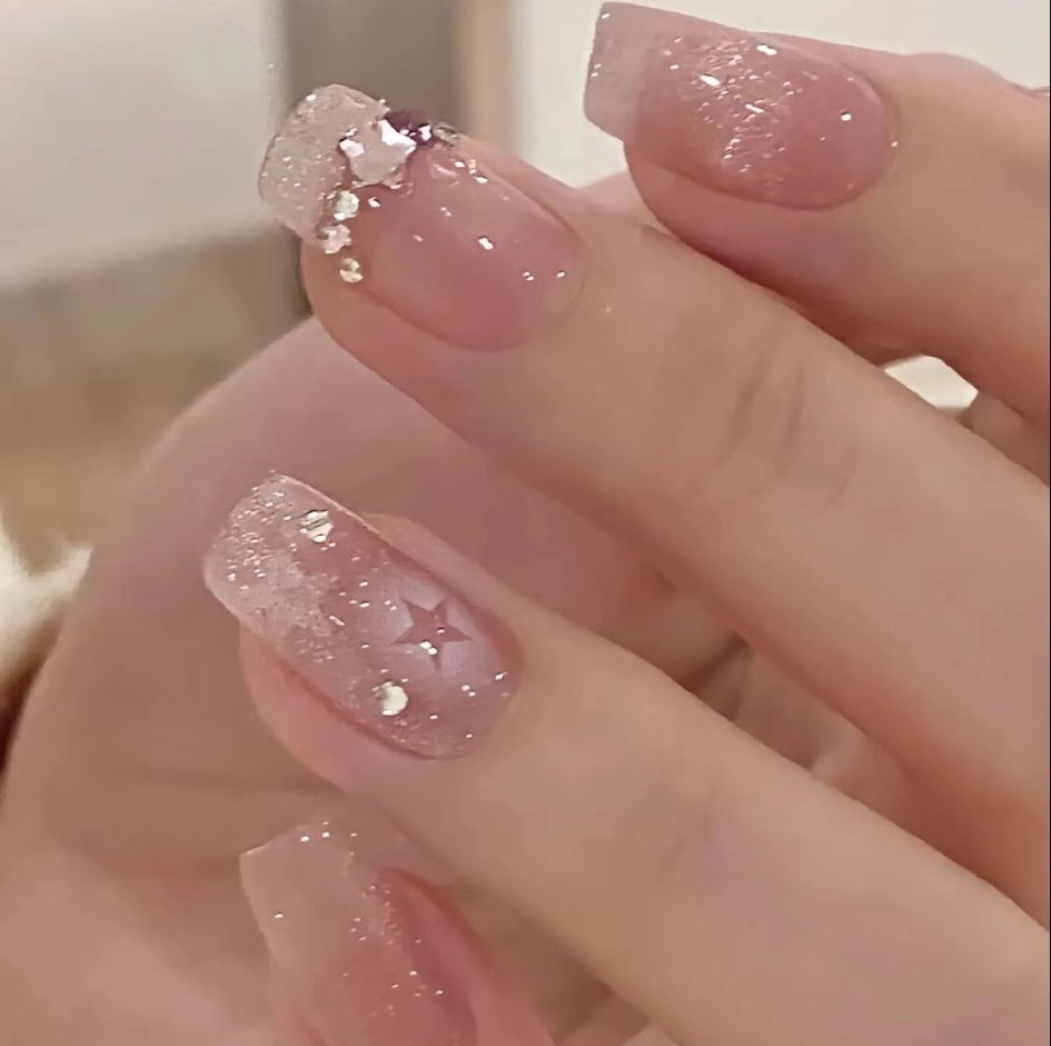 小红书手工穿戴甲中长款纯欲冰透星星美甲贴甲片批发显白指甲贴片