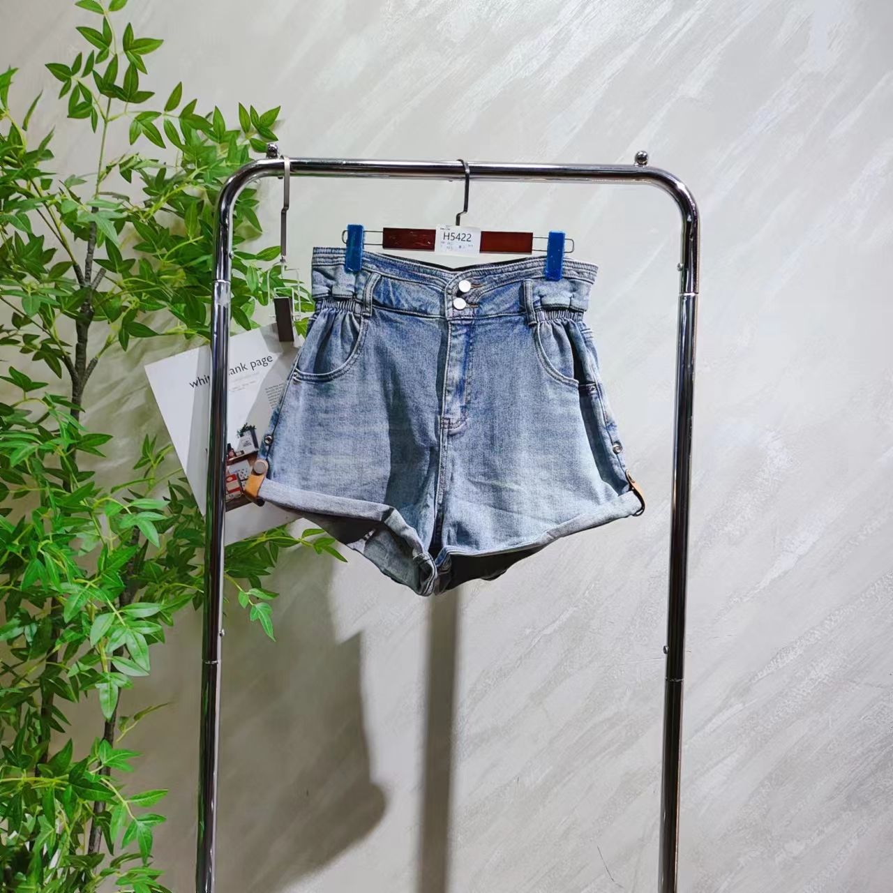  【H5422】 女士气质轻奢百搭牛仔短裤