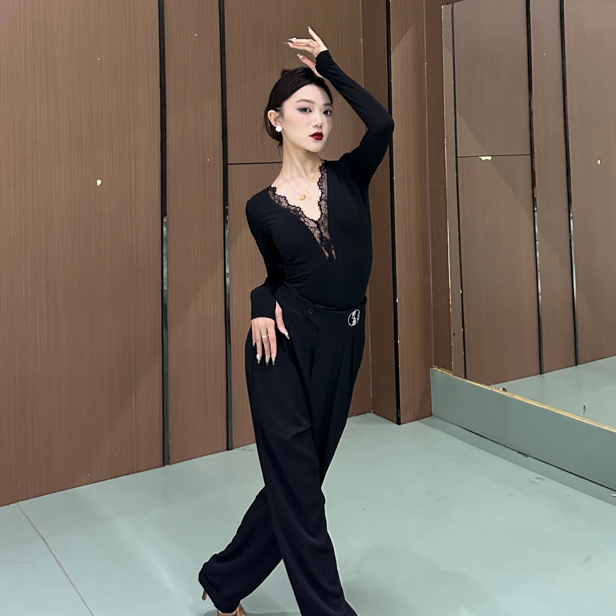 艺鑫拉丁舞服上衣V领上衣长袖连体拉丁上衣露背上衣性感上衣