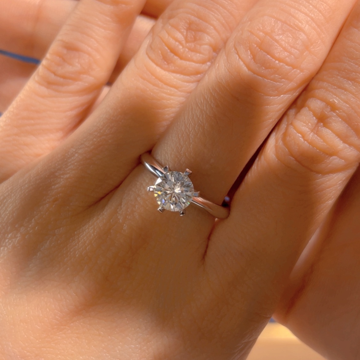 【闪购商品】钻石戒指/指环18K金镶嵌钻戒A19040664