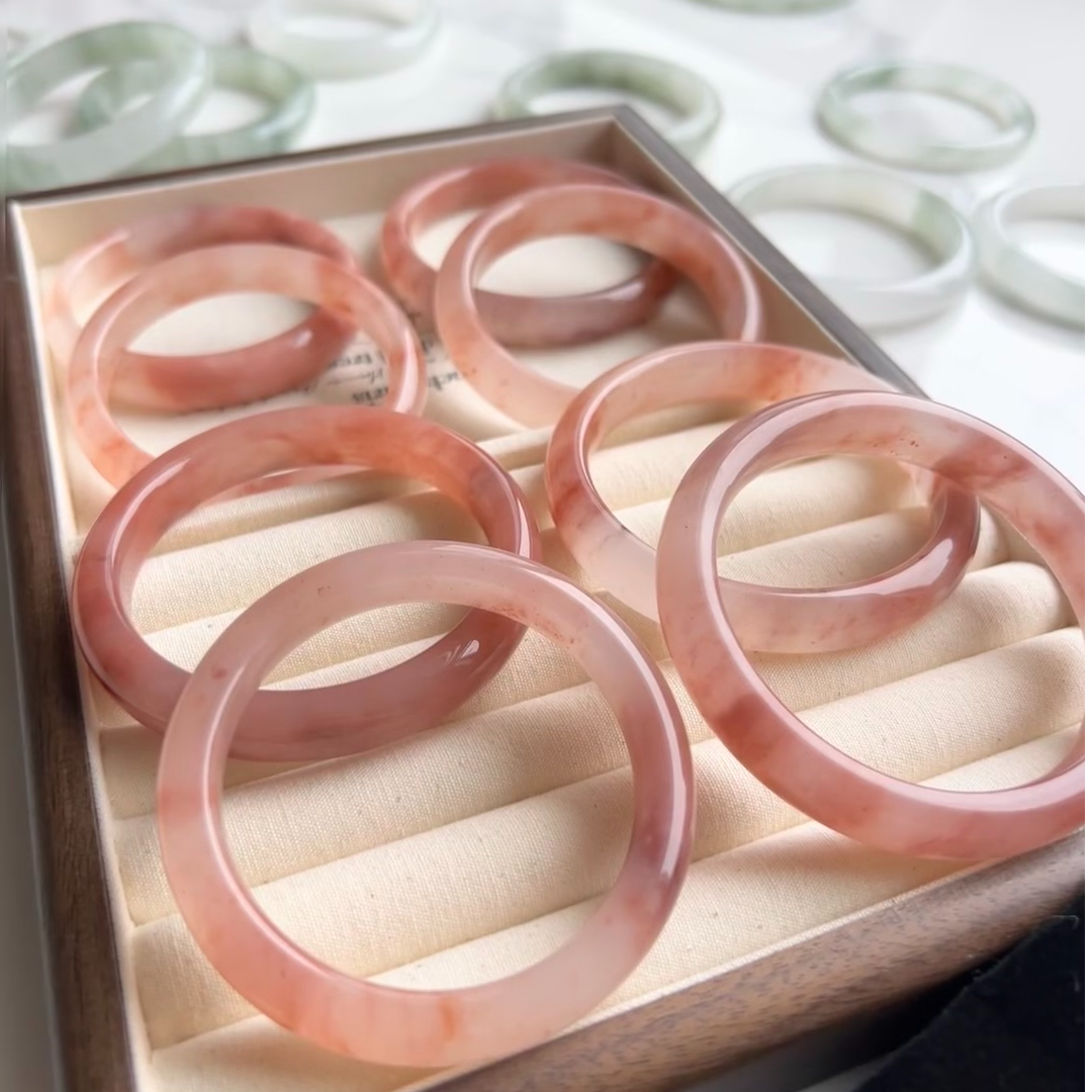 定制新疆天然玉石金丝玉桃花酿手镯，多样性发一