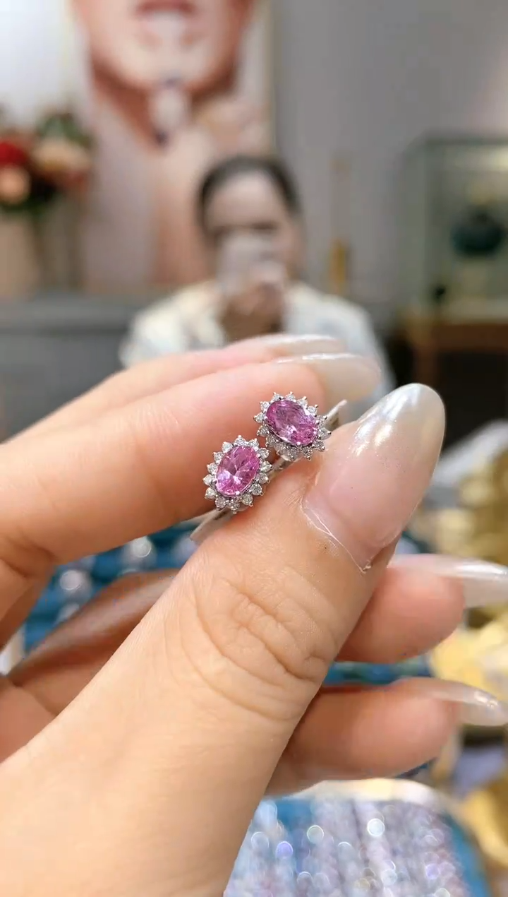 【闪购商品】定制蓝宝石耳钉18K金镶嵌1