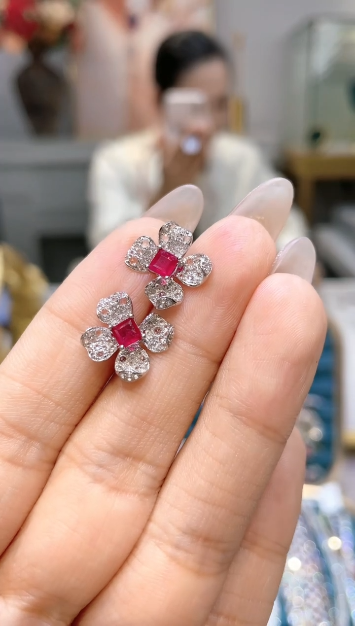 【闪购商品】红宝石耳钉18K金镶嵌1