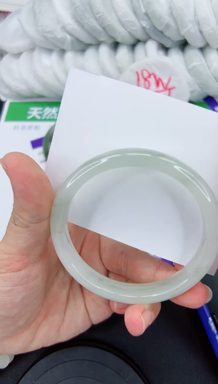 【闪购商品】石英质玉手镯未镶嵌285