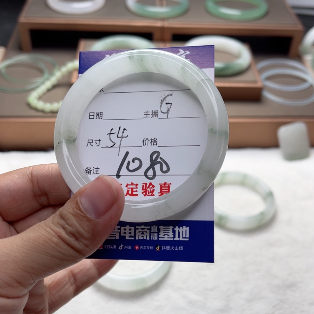 石英质玉手镯未镶嵌喜***女