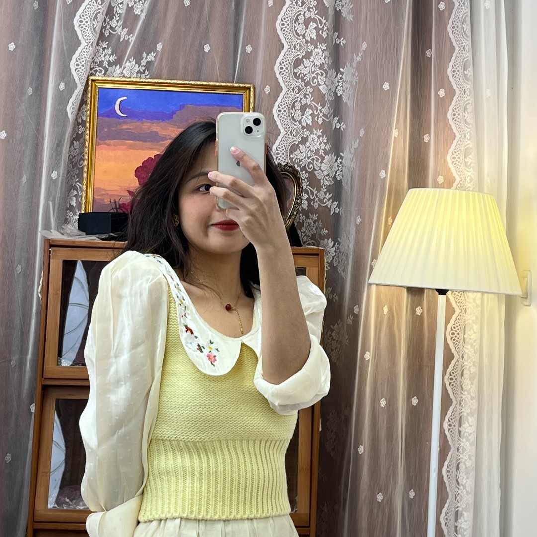 2022年秋季针织小众针织衫女士百搭拼色甜美时尚修身圆领绣花休闲