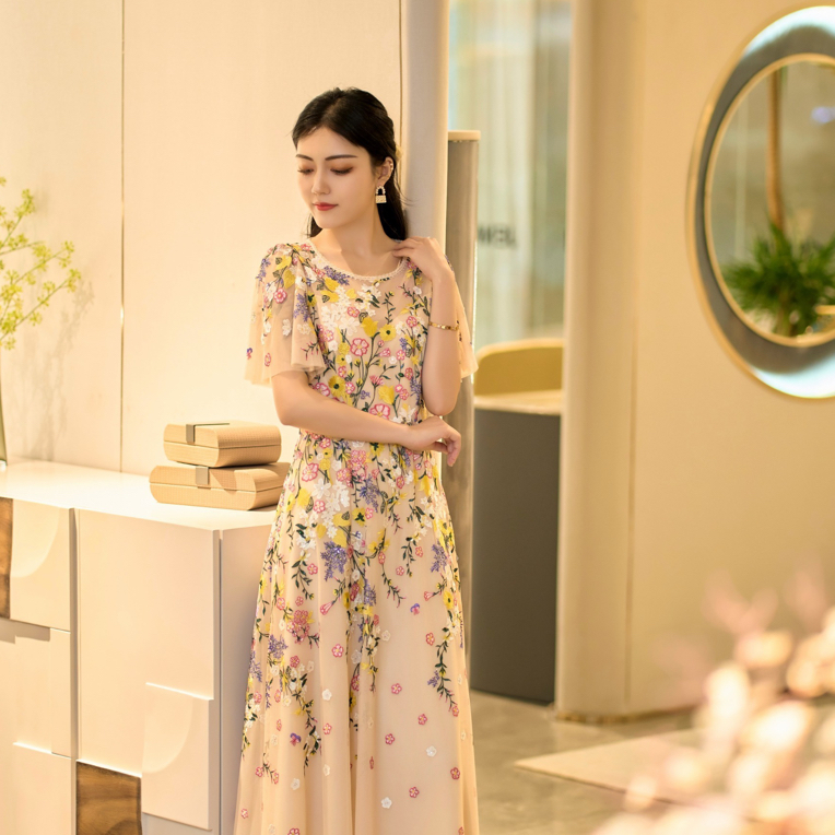 CHLO浪漫田园花朵刺绣洋装连衣裙