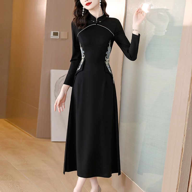 高级感中国风秋冬新款遮肚显瘦高档刺绣新中式旗袍连衣裙长款遮肉