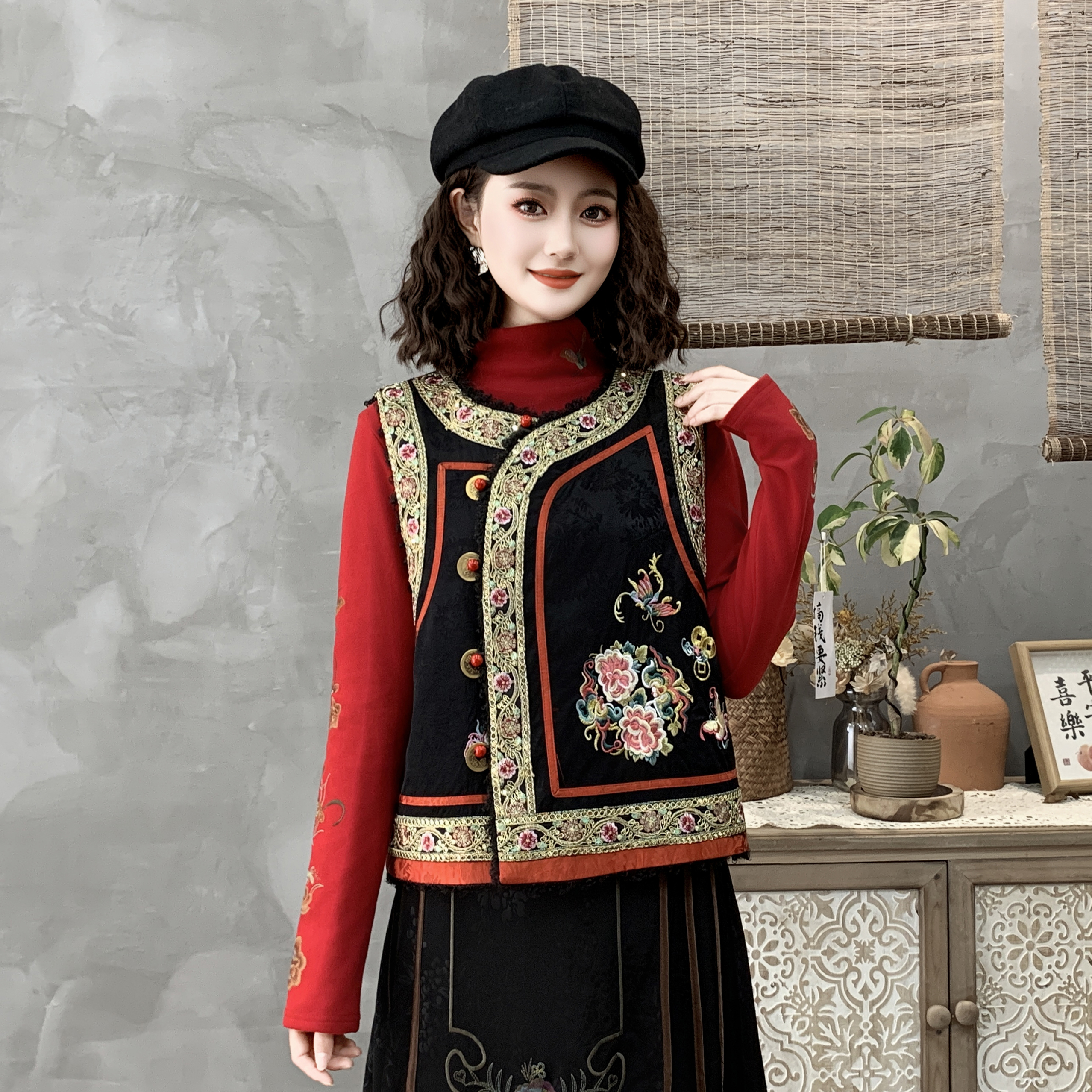2024新中式复古斜襟铜钱扣重工刺绣唐装改良版双面穿加厚保暖马甲