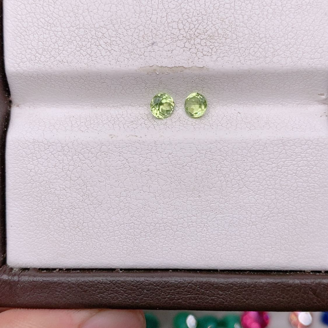 【闪购商品】橄榄石裸石未镶嵌橄榄石4*4一对