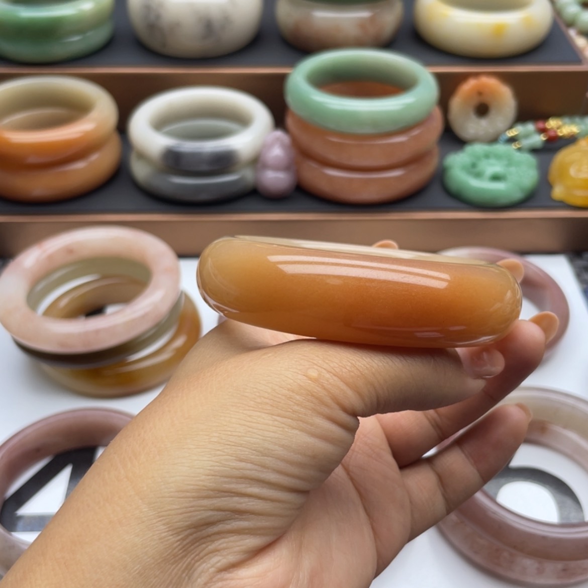 【闪购商品】石英质玉手镯未镶嵌愺*熊