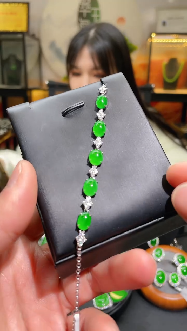 【闪购商品】翡翠手链18K金镶嵌A117