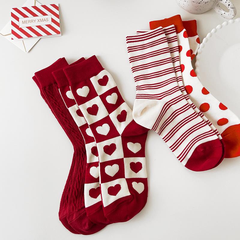 红色本命年袜子女秋冬新年棉袜甜美条纹爱心中筒袜兔年龙年结婚袜