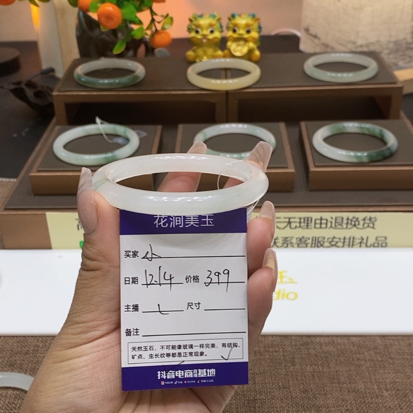 【闪购商品】石英质玉手镯合金小****人