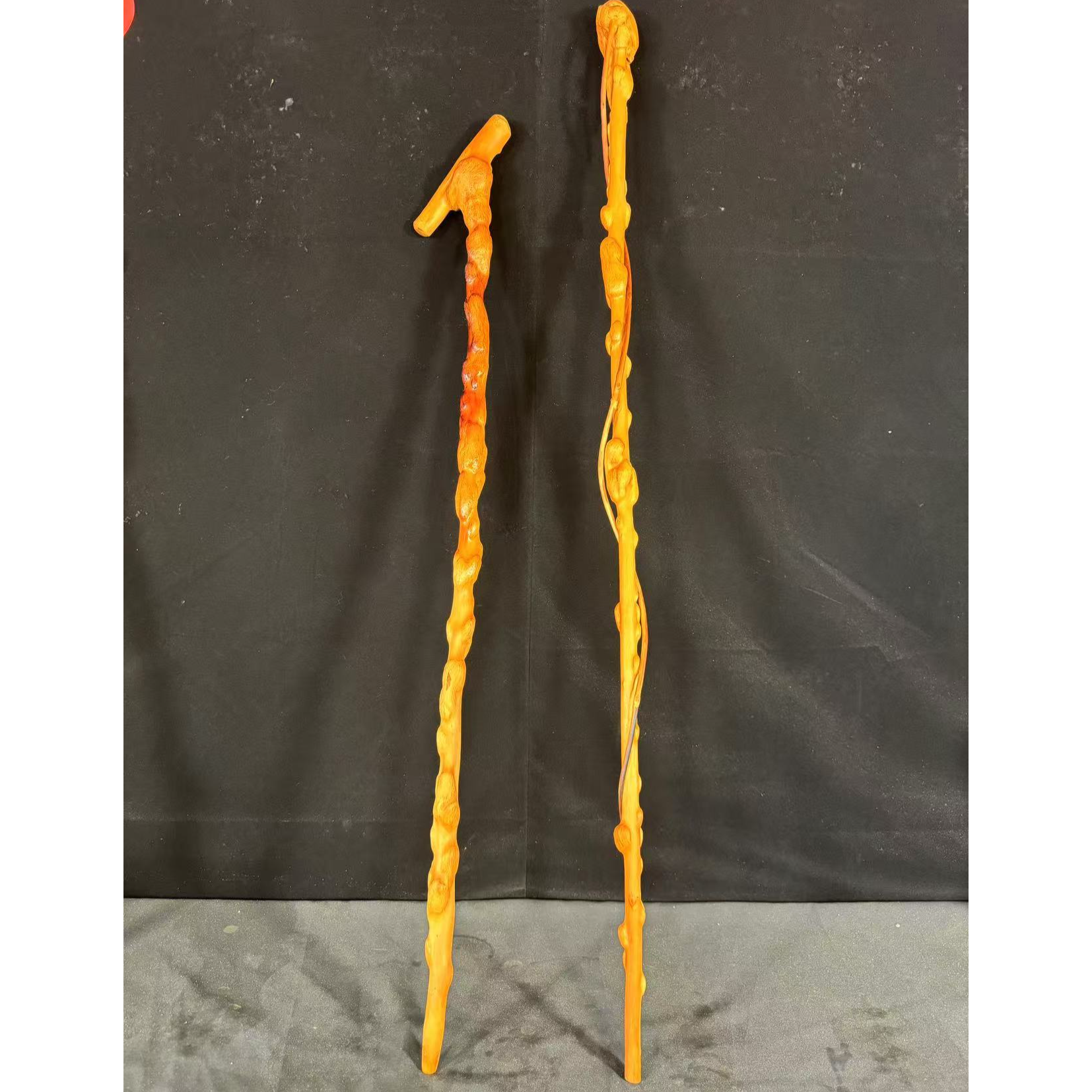 云南红果木手杖，盘龙杖，登山杖。