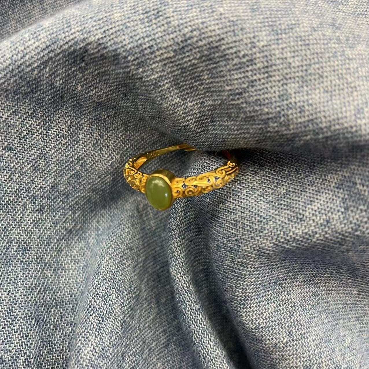 【白雪公主】凝重清新，雅意盎然..和田碧玉戒指【ZJZ45】