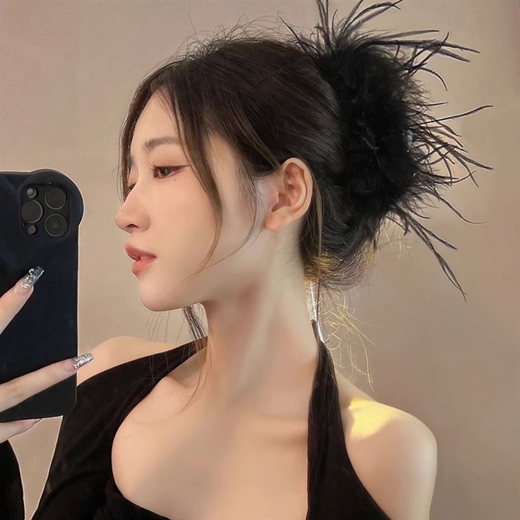 轻奢风黑色羽毛抓夹高级感毛毛发夹女后脑勺盘发鲨鱼夹子头饰发卡