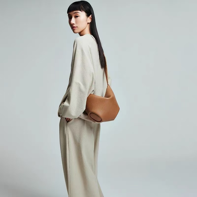 素人【椭圆相生系列】SUREN 设计师款斜挎包女真皮牛角包饺子包1341