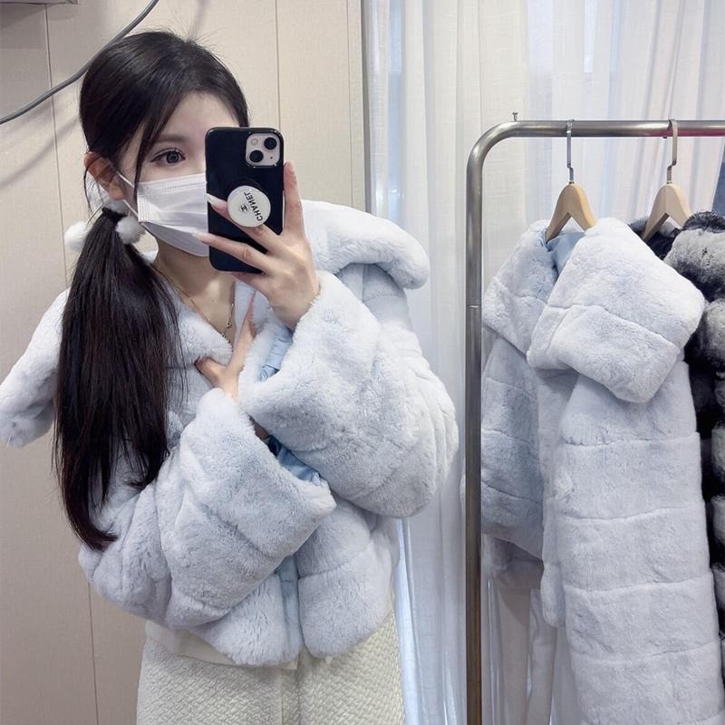 贵妇年轻新款圣杯蓝龙猫短款小奶兔大翻领环保獭兔气质毛毛外套女