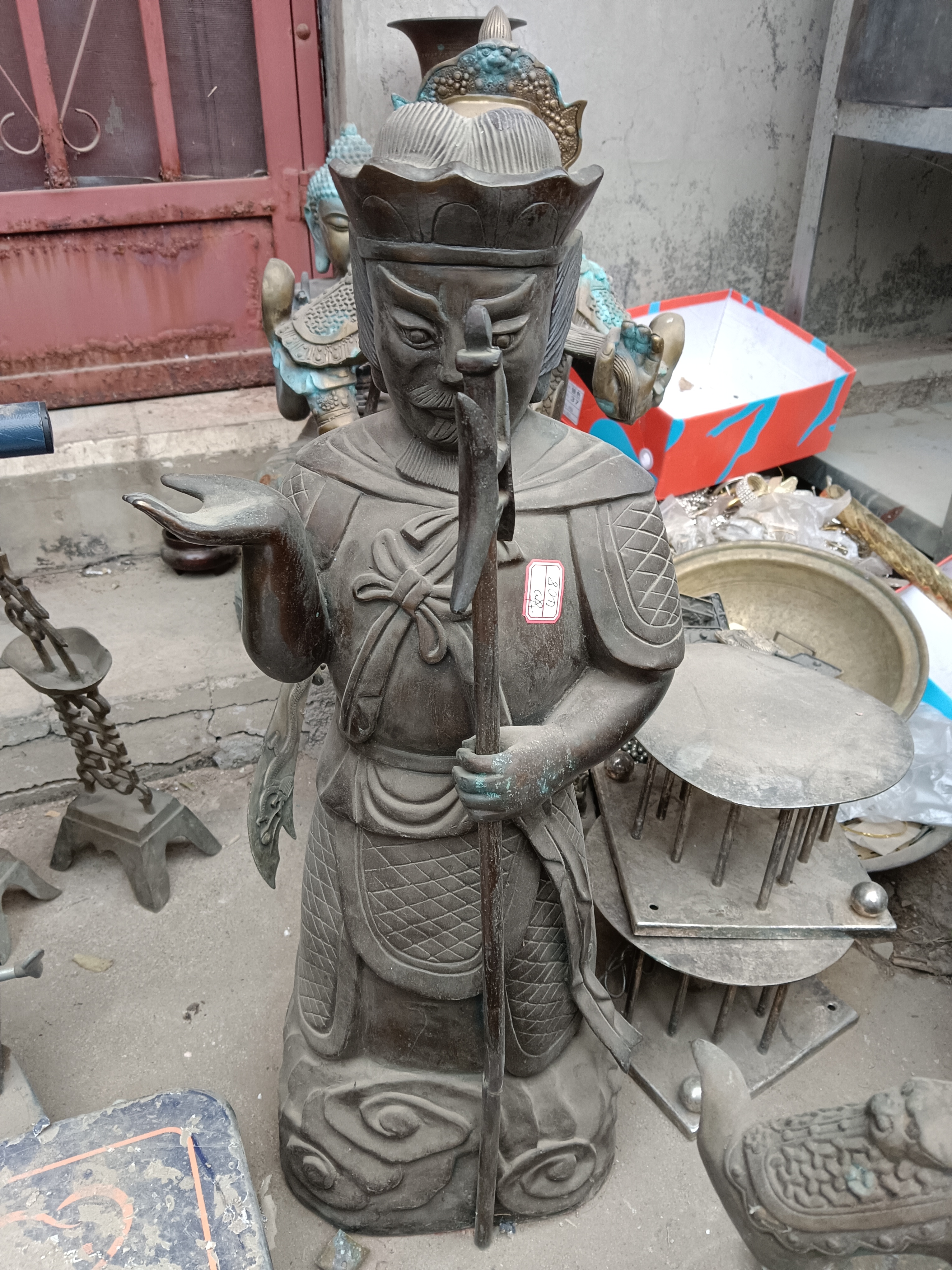 铜器，铜造像，重25.35斤。