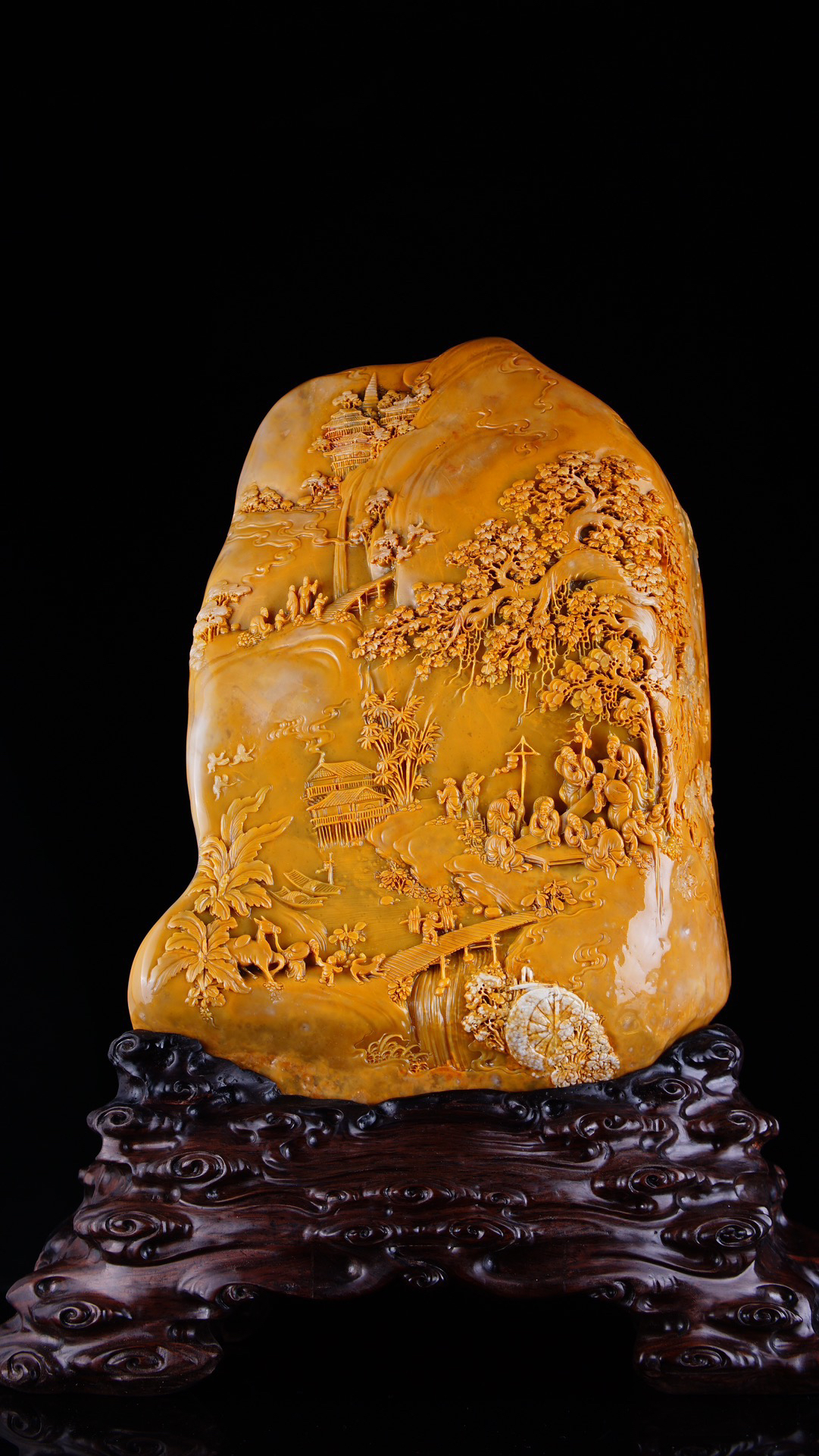 寿山石收藏品鹿目田黄摆件  题材：松下雅聚