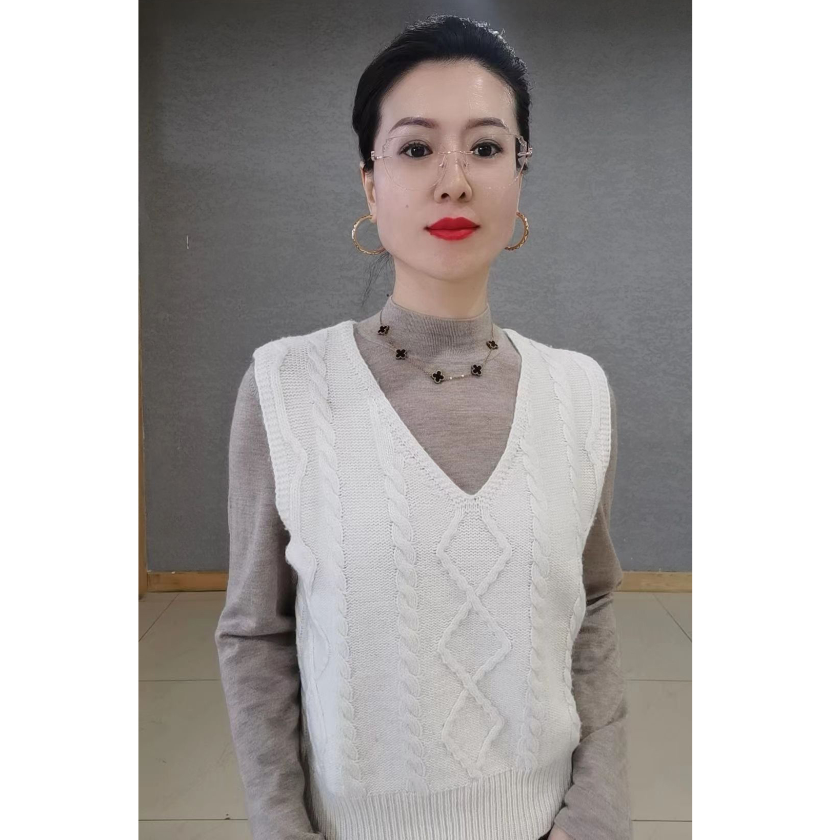 H·ROLET/戎立特女V领背心  HW315BX