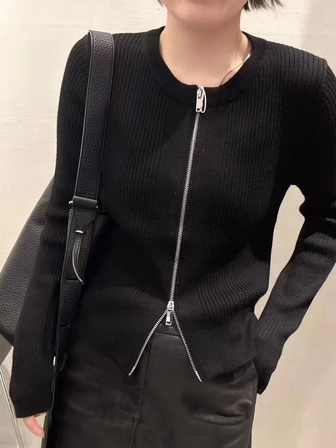 23011女秋款羊毛开衫双拉链修身净色坑条针织开衫女显瘦外套上衣