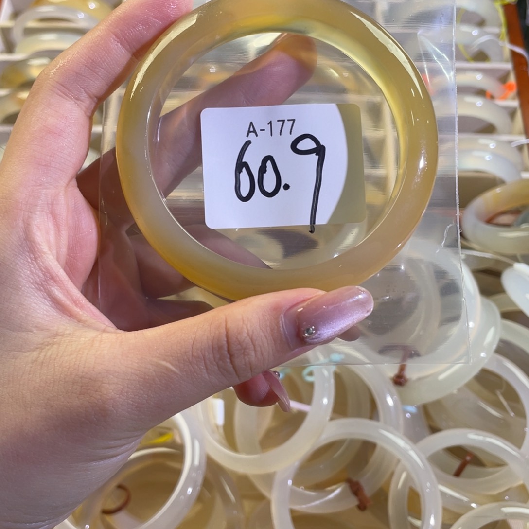 玛瑙/玉髓手镯未镶嵌