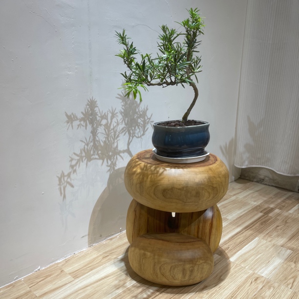 凳子香樟木雕刻鹅卵石陶瓷古典凳子实木带香味创意家用客厅新中式