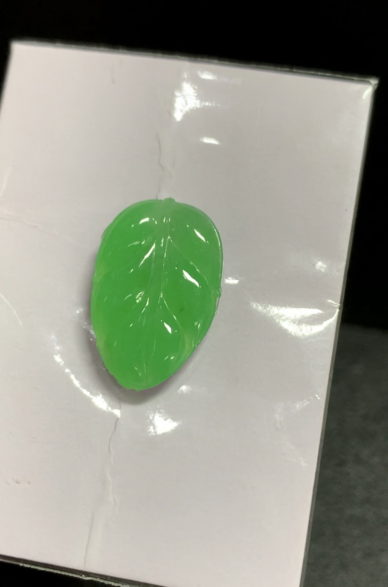 天然a货翡翠 阳绿小叶子 可做小吊坠 手饰 胸针 大气款戒指