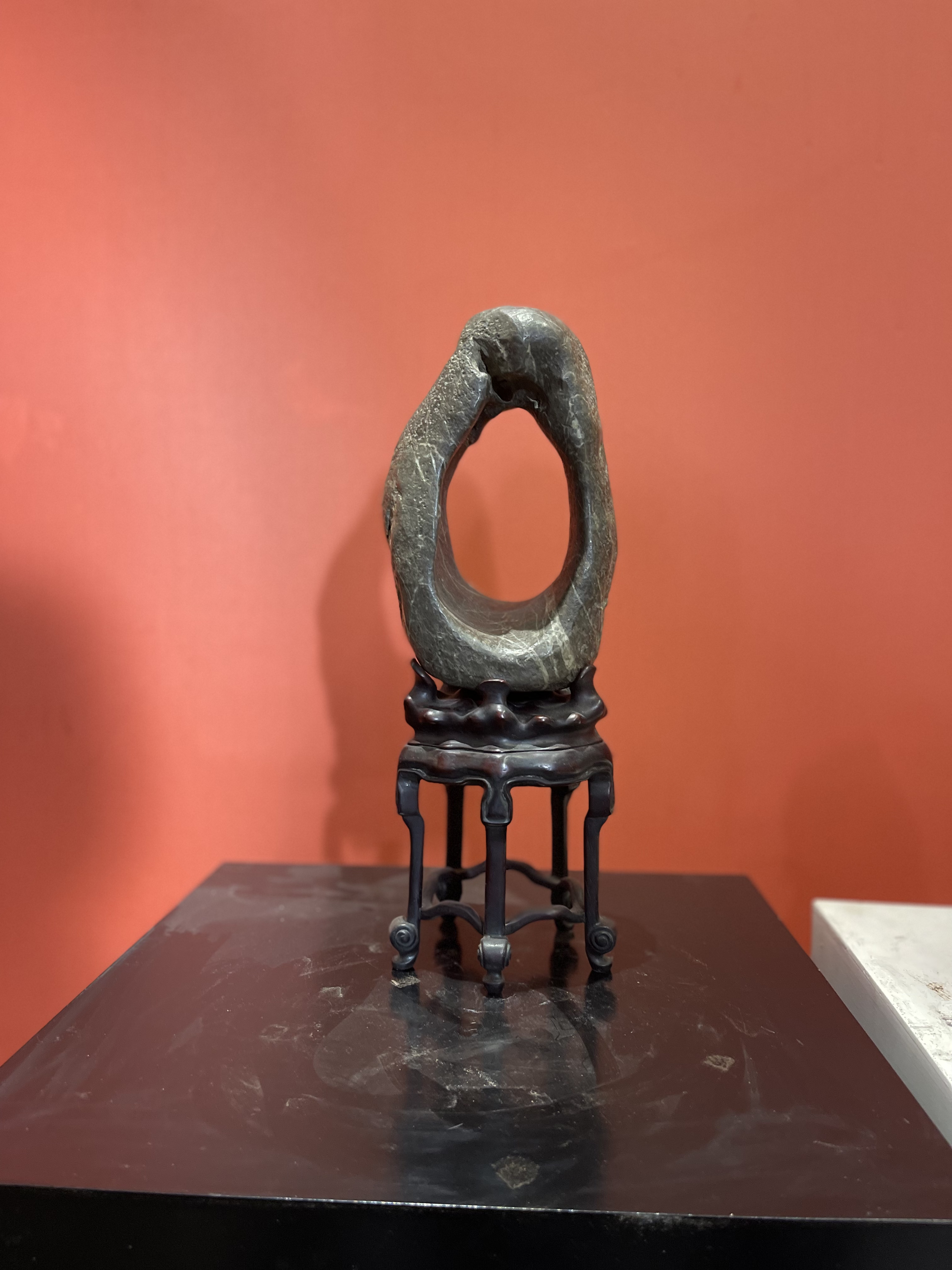 太湖石老藏《苍山幽洞》