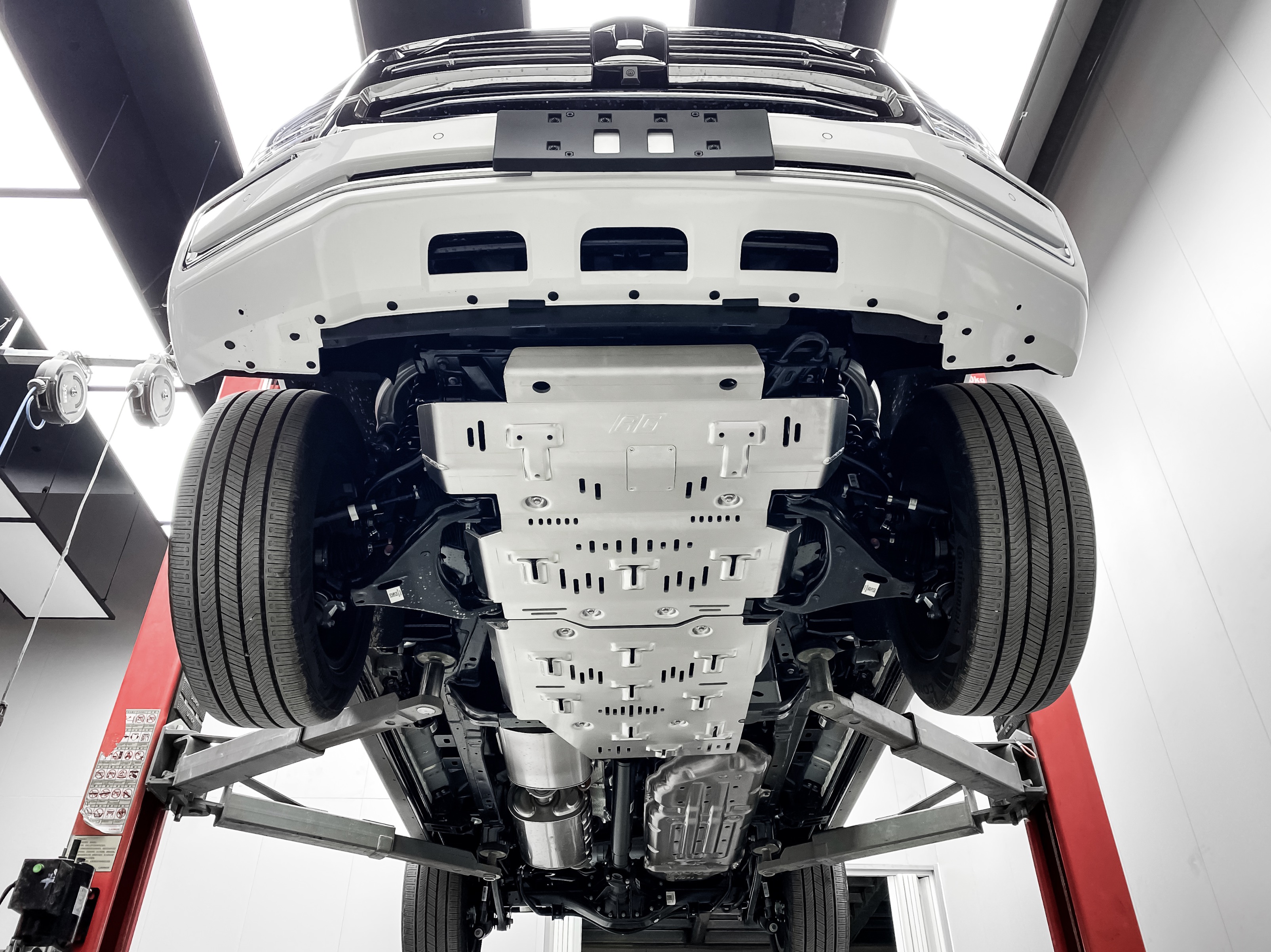 坦克500混动版护板  铝镁合金 8MM加强设计